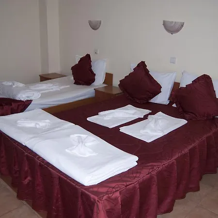 Laguna Hotel 2*