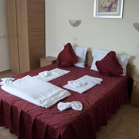 Laguna Hotel 2*